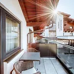 哈里莫斯公寓酒店 3*